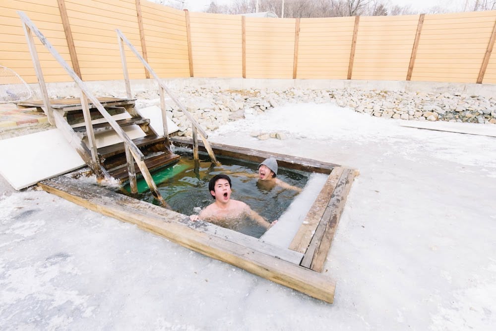 日本から3時間のバーニャ天国！ ウラジオストク「オルガさんのバーニャ」で、 凍った水風呂にダイブするまでの記録！